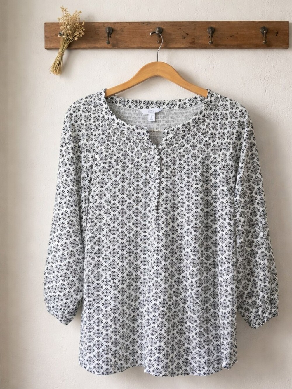 Croft & Barrow White Tunic Top with Black Floral